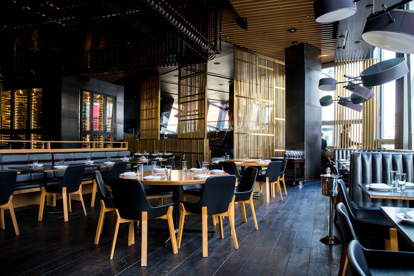Hotels and restaurants on Dinuro Pages